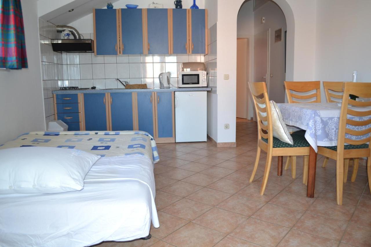 Apartments Lucija 스리마 외부 사진