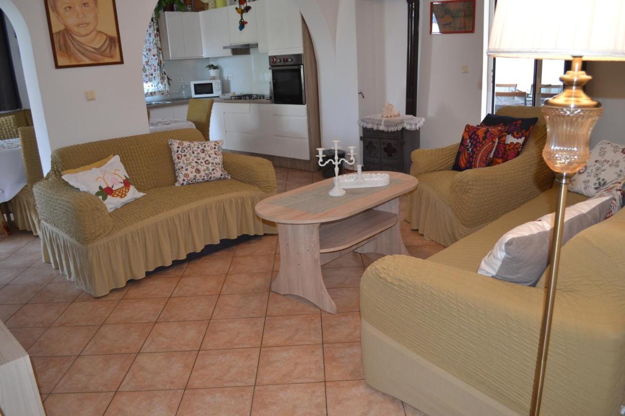 Apartments Lucija 스리마 외부 사진